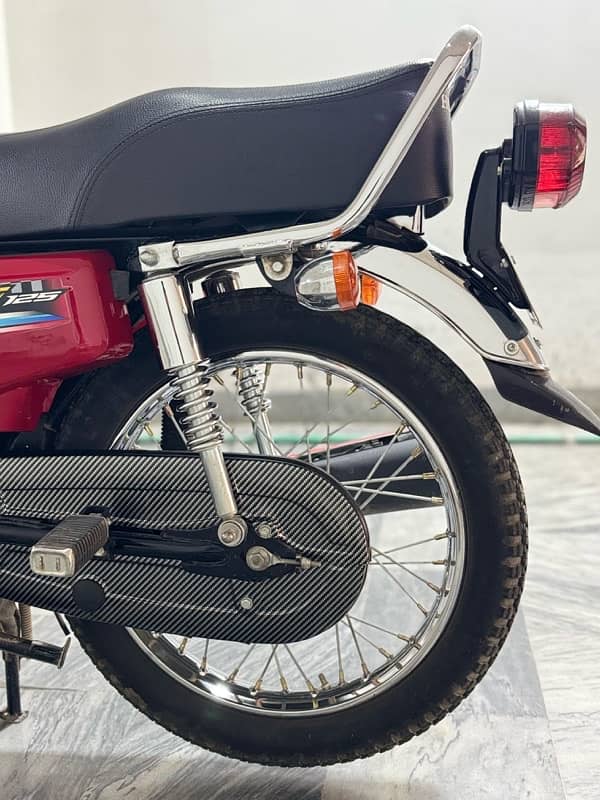Honda CG 125  2024 Red colour available in Grw 14