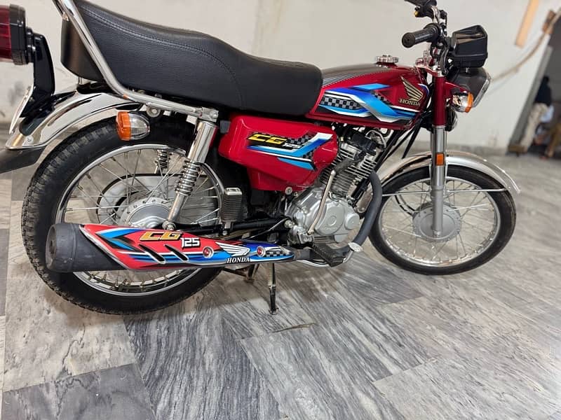 Honda CG 125  2024 Red colour available in Grw 18