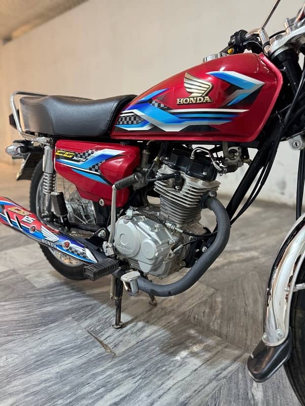 Honda CG 125  2024 Red colour available in Grw 19