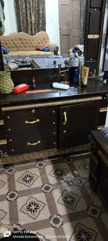 double bed  show case dressing table 4