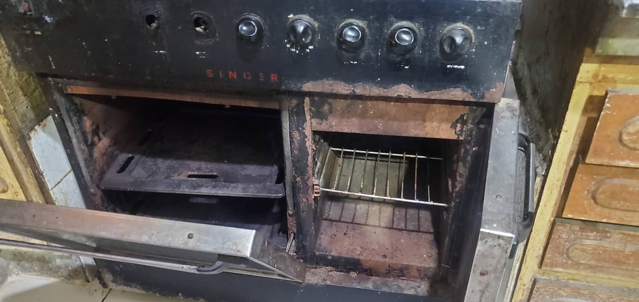 Singer Cooking Range old little wear & Tear,stove & oven working 100% 2