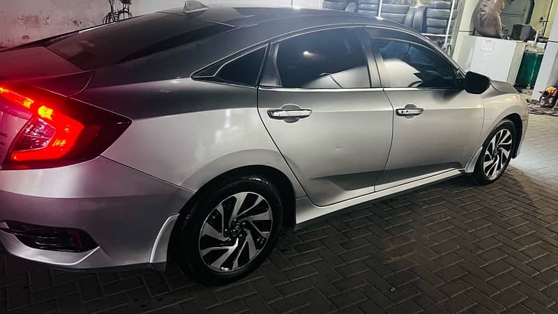 Honda Civic 2018 UG 17