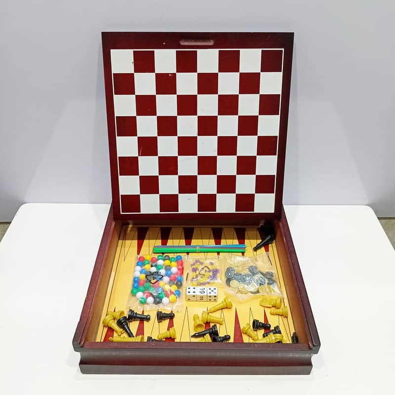 Vintage 1990s 11.5 inches Wooden Chess Set with Multi-Game Wood Case 2