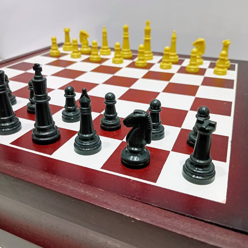 Vintage 1990s 11.5 inches Wooden Chess Set with Multi-Game Wood Case 7