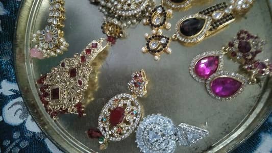different colos matching jwelery sets in just 1000/