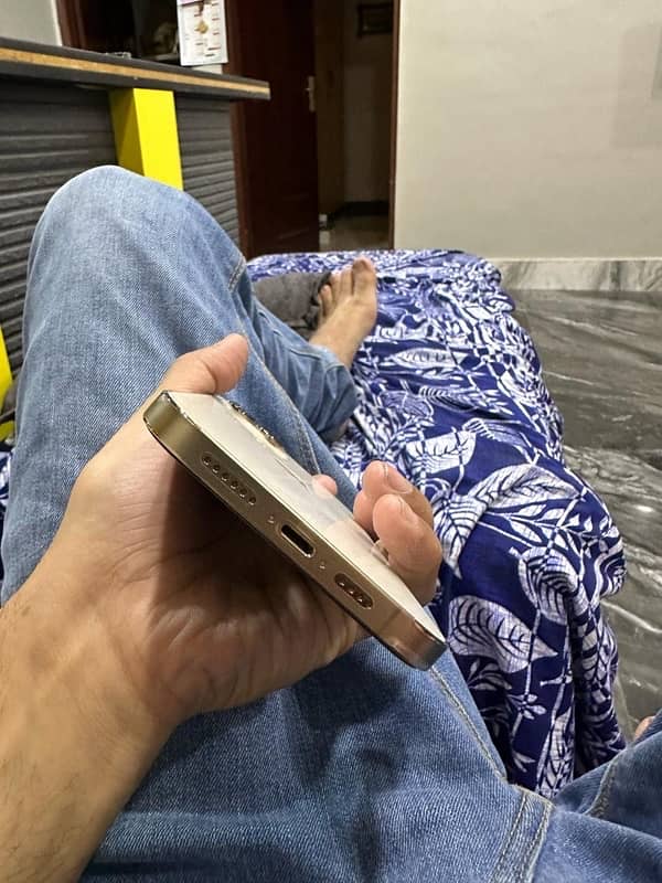 iphone 12 Pro Max 128 GB PTA Approved. 4