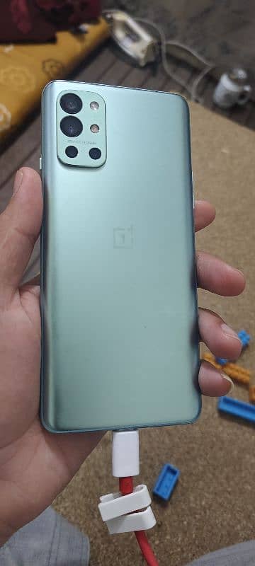 One Plus 9R 1
