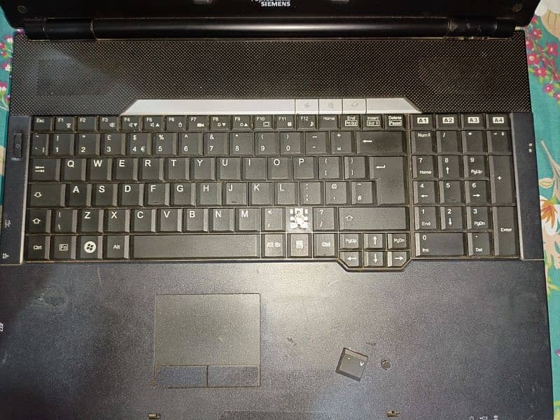 Big Laptop 17 Inch Screen  Amilo Pi 3625 3GB Ram 160 GB Hard Drive 1