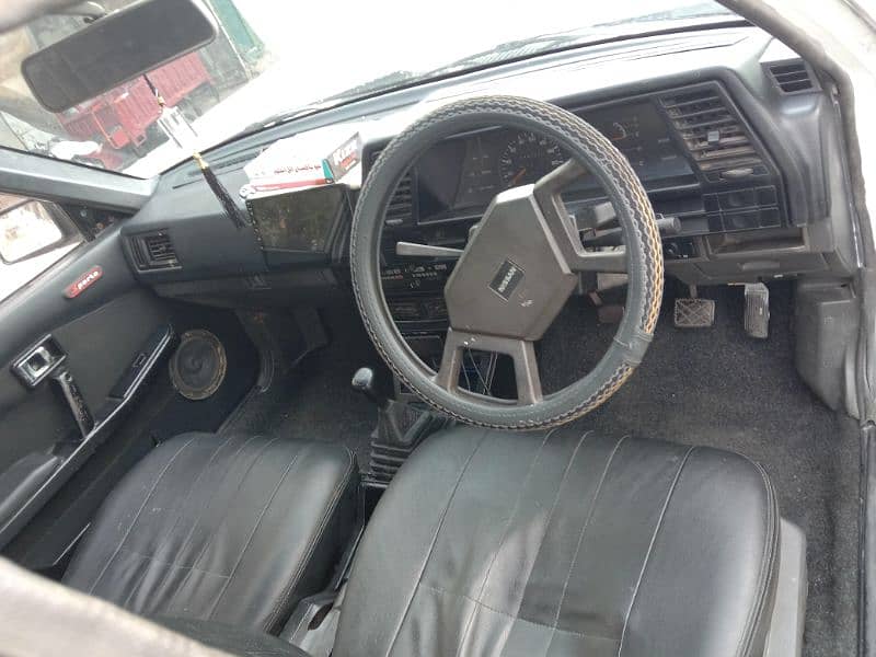 Nissan Sunny 1988 9