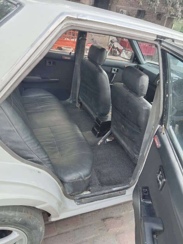 Nissan Sunny 1988 11