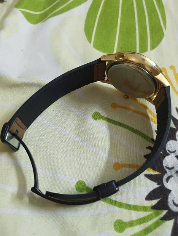Watch with magnet lock 1