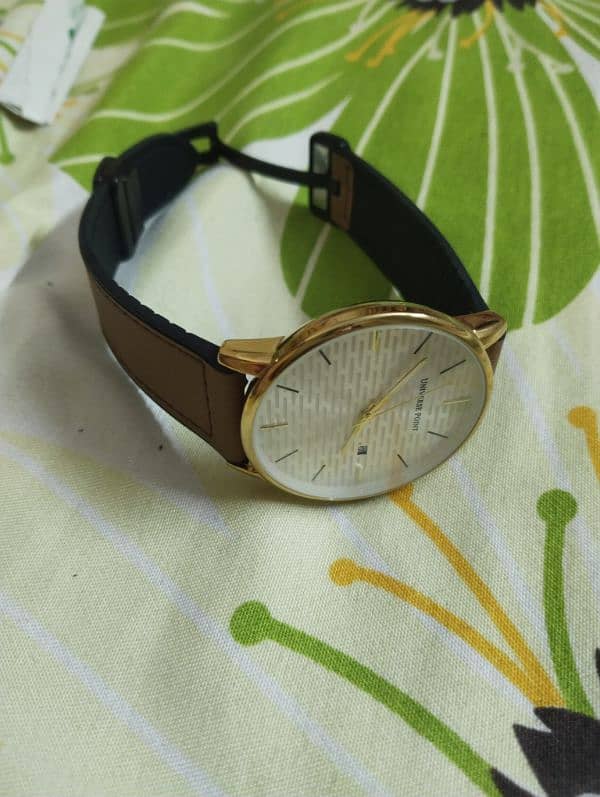 Watch with magnet lock 2