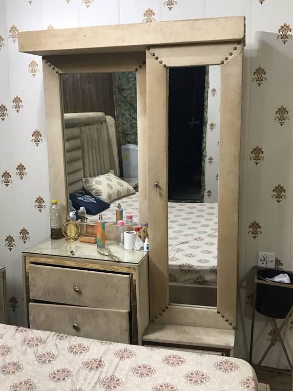 bed with side tables and dressing table 1