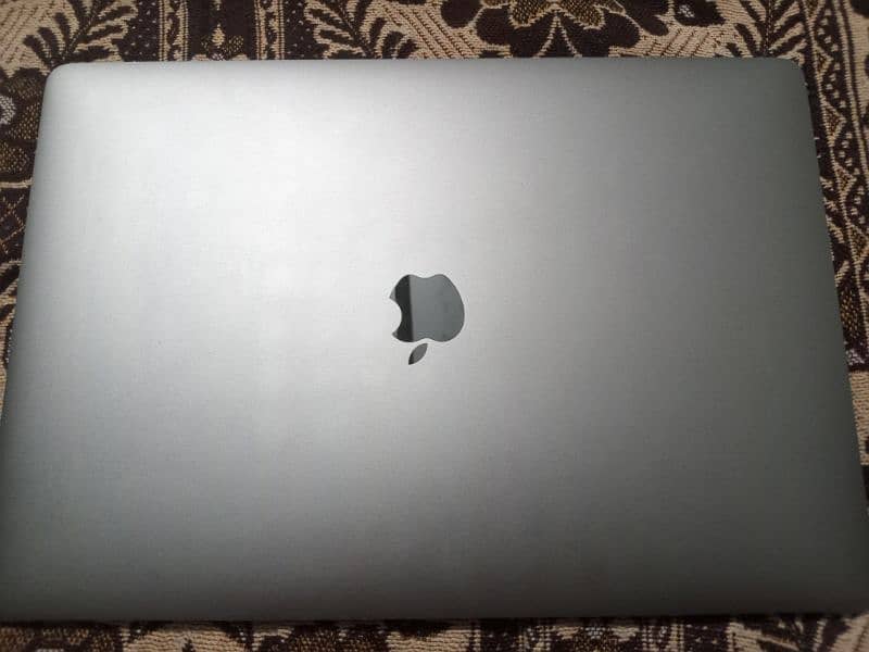 Macbook Pro 2018 6 Core 4gb Dedicated Graphic Card 0