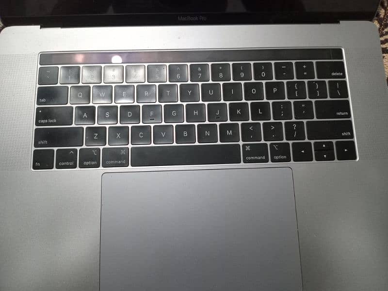 Macbook Pro 2018 6 Core 4gb Dedicated Graphic Card 2