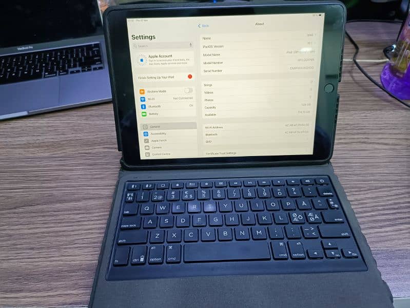 iPad 8th generation (128-GB) + Case 0