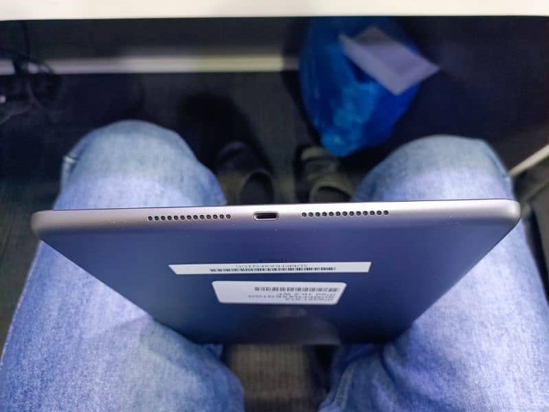iPad 8th generation (128-GB) + Case 5