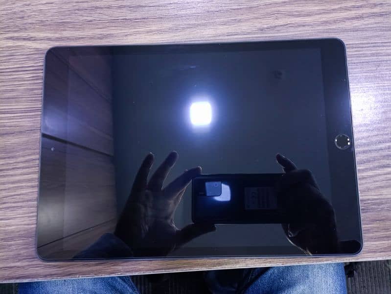 iPad 8th generation (128-GB) + Case 7