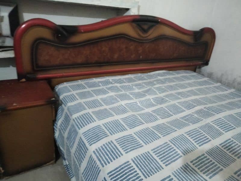 double bed and dressing table 0