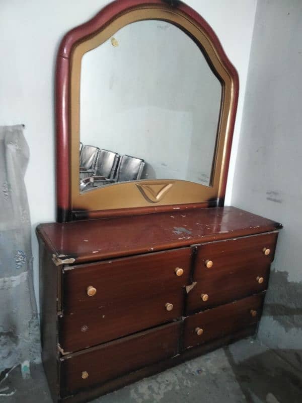double bed and dressing table 3