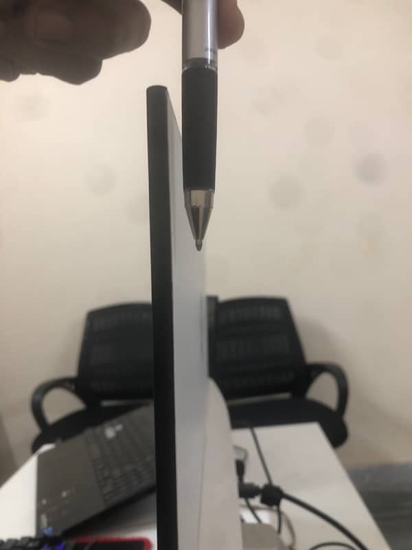 hp 23er IPS LCD borderless and slim like mobile 1