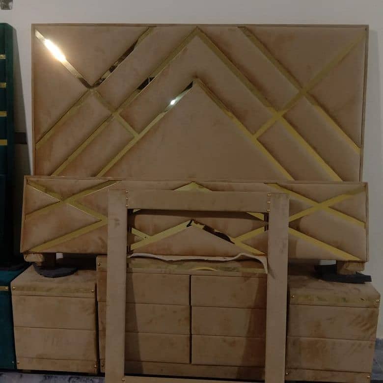 Bed / bed set / king size bed / double bed / poshish bed / side tables 15