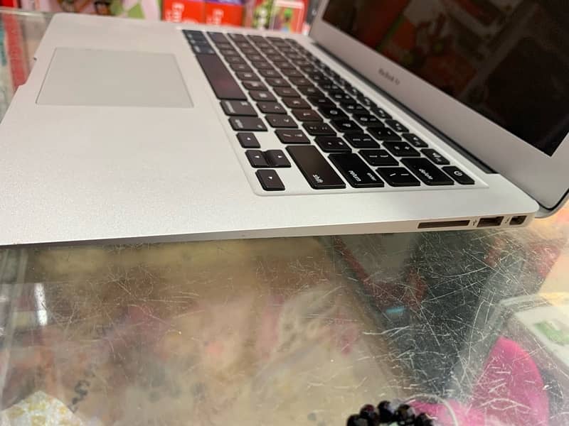 MacBook Air 13-inch, 2017 3