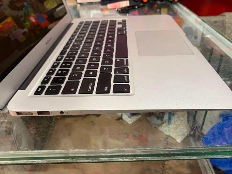 MacBook Air 13-inch, 2017 4