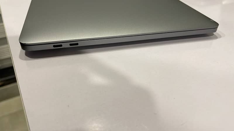 Macbook Pro 2020 13 inch 16GB / 512Gb 3