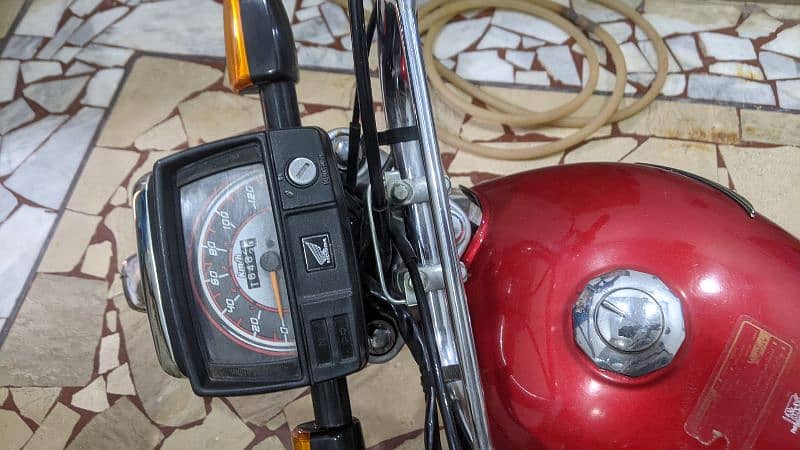 Honda CD 70 - 2023 model - red color 5