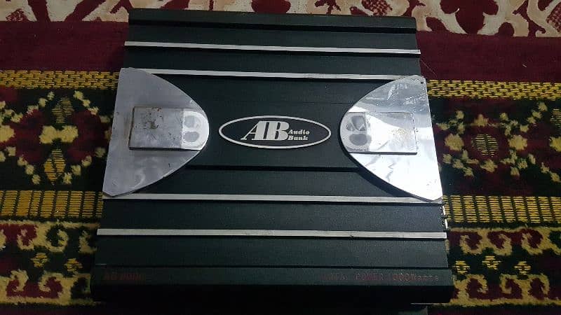 2 channel Japani Amp with 12 inch unrepaired woofer in good condition 0