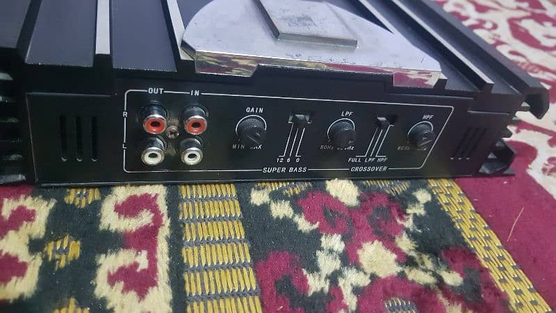 2 channel Japani Amp with 12 inch unrepaired woofer in good condition 1