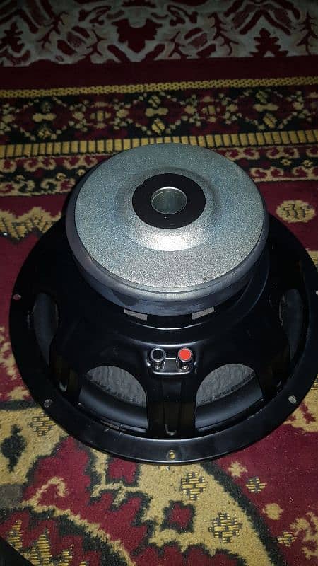 2 channel Japani Amp with 12 inch unrepaired woofer in good condition 2