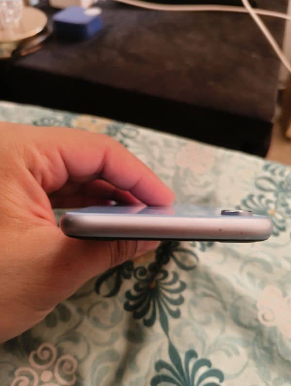 Apple iPhone XR - 128 GB - Factory Unlocked - Non-PTA 2