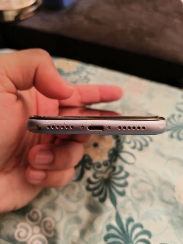 Apple iPhone XR - 128 GB - Factory Unlocked - Non-PTA 3
