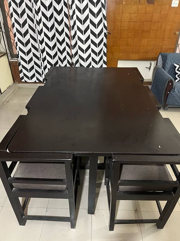 table with 6 chairs 0