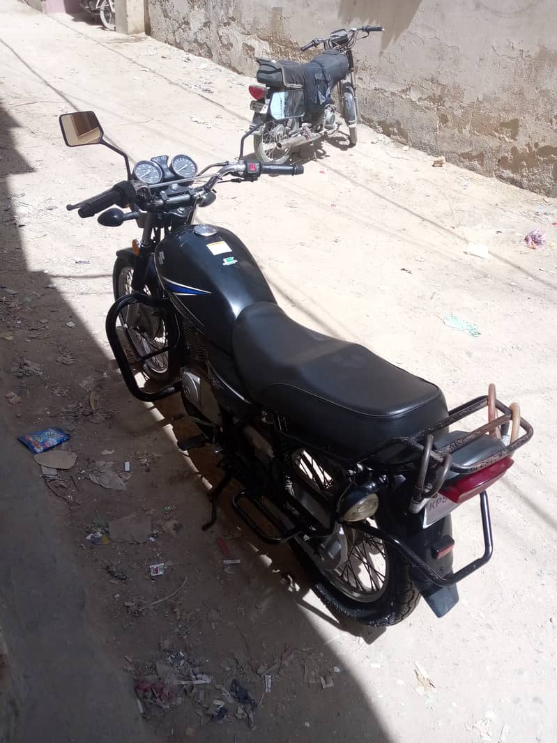 Suzuki GS 150 2022 4