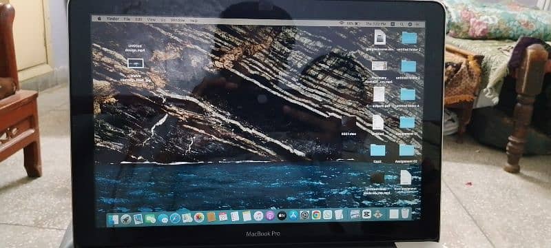 Macbook pro core i5 13 inch display 1