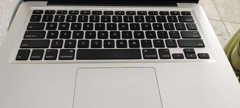 Macbook pro core i5 13 inch display 3