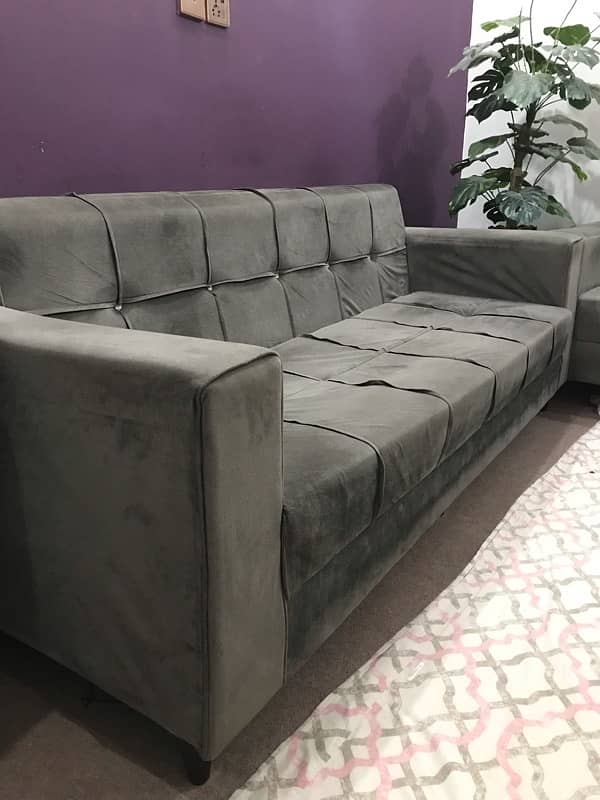 i am selling my sofa set 3seater hai aik sofa total 6seater hai 1