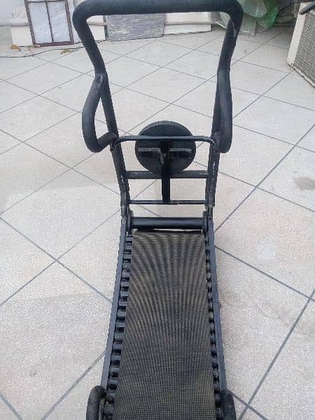 manual treadmill in good condition 4