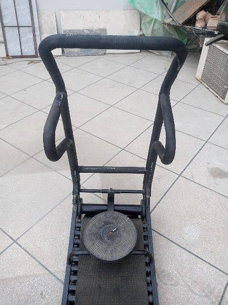 manual treadmill in good condition 7