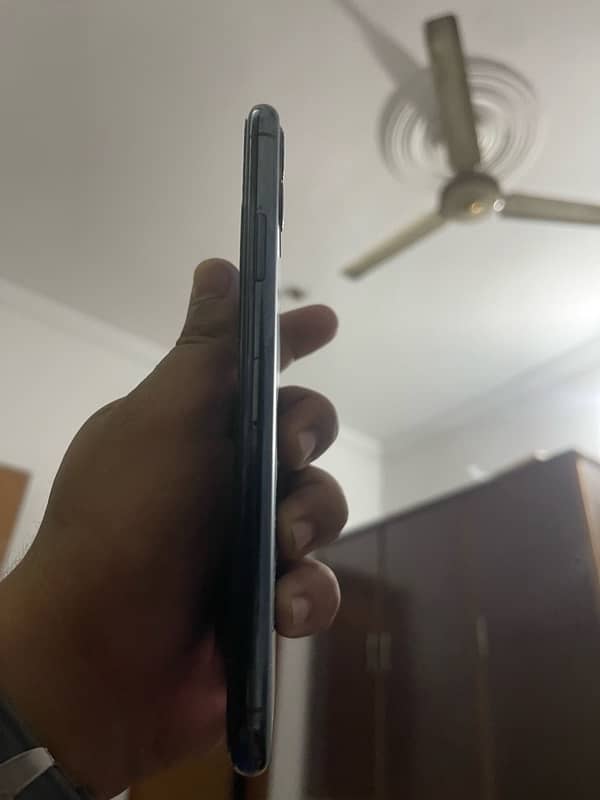 IPhone 11 Pro Max 256 non pta Factory unlock 5