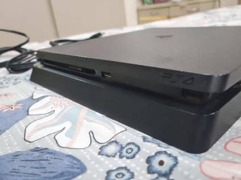 PS4 Slim, 3TB, 2 controller, 50+games, Special Chip jailbreak 3