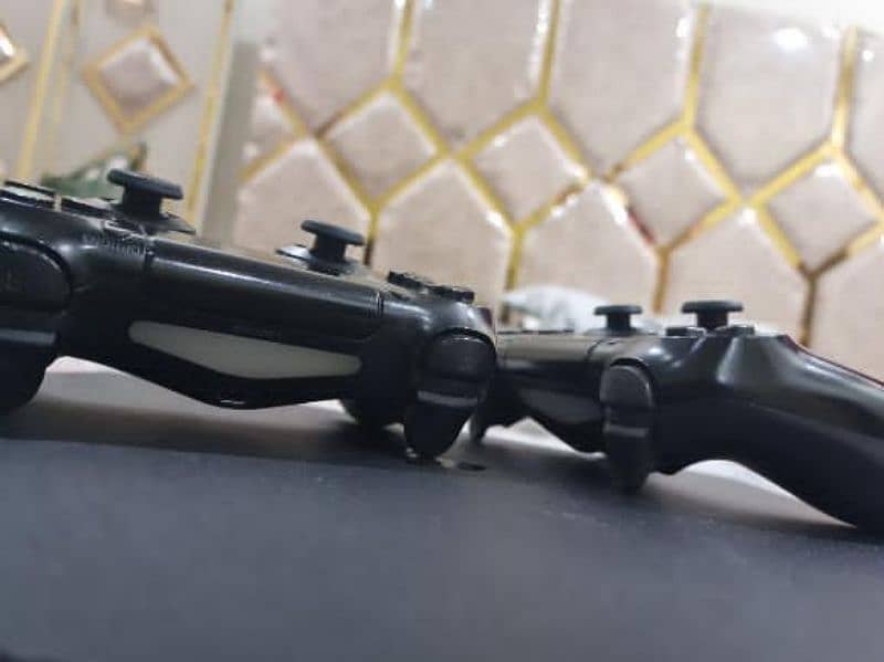 PS4 Slim, 3TB, 2 controller, 50+games, Special Chip jailbreak 5