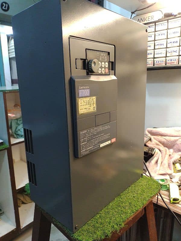 VFD INVERTER 3 PHASE MOTOR SCHNEIDER MITSUBISHI  SIEMENS INDUSTRIAL 2