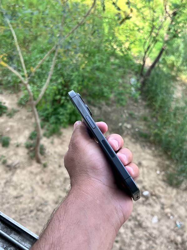 I phone 15 pro jv 4