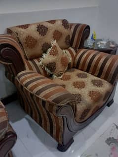 5 seter sofa pure wood in good condition