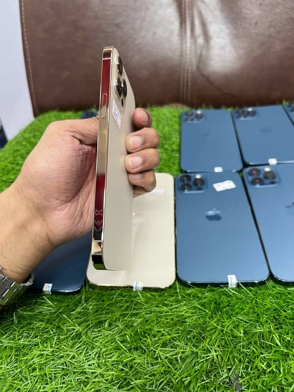 iphone 12 Pro Max 5