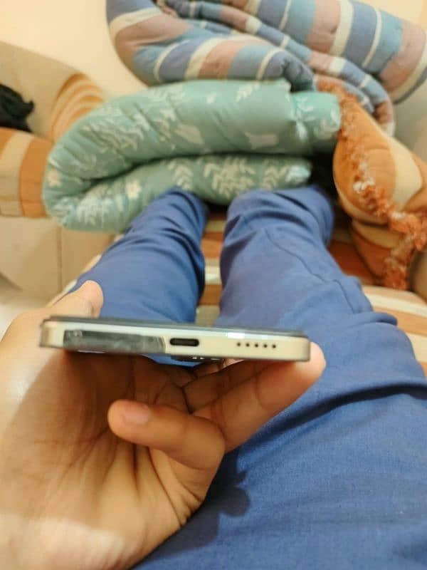 Vivo y200 condition 10/10 GB 8/128 box charger 0